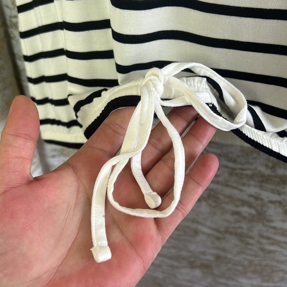 Reitmans White Marshmallow Striped Short Sleeve Tie Front T-Shirt Size XL - Picture 9 of 16